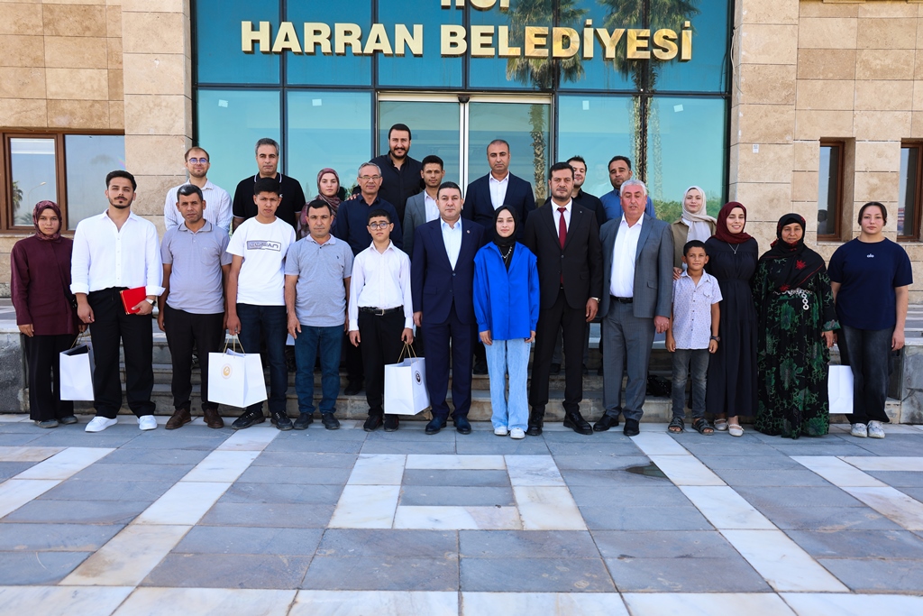 BAŞKAN MAHMUT ÖZYAVUZ YKS VE LGS’DE DERECEYE GİREN ÖĞRENCİLERİ ÖDÜLLENDİRDİ