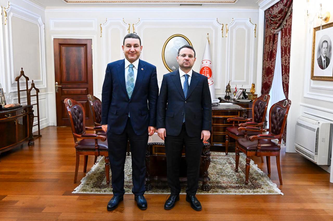 BAŞKAN ÖZYAVUZ ADALET BAKANI AKIN GÜRLEK'İ ZİYARET ETTİ