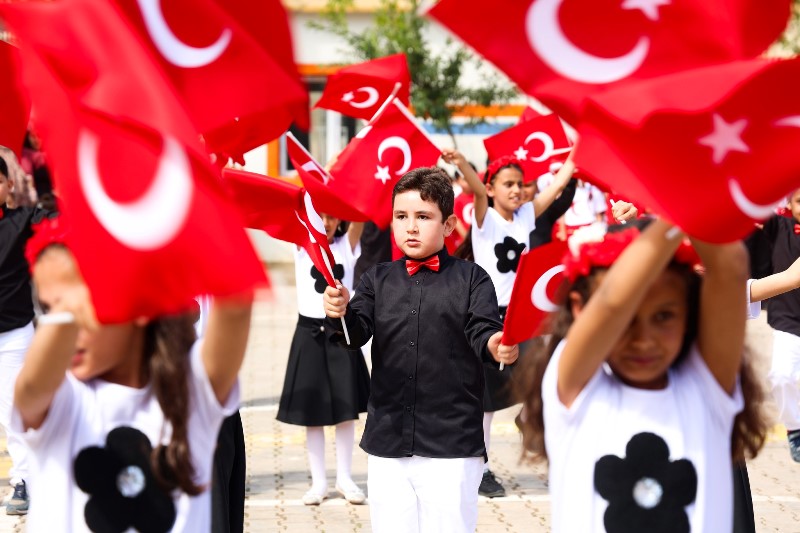 HARRAN'DA 23 NİSAN COŞKUYLA KUTLANDI